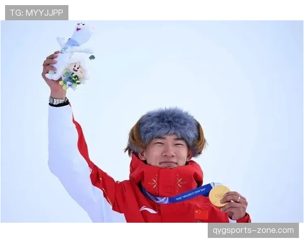 苏翊鸣比赛间隙竟然还带着私人助理，这待遇跟明星经纪人差不多了吧？